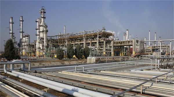 Iran to build, buy overseas oil refineries to ensure oil sales