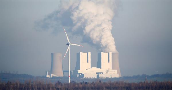 German Greens vow to hasten carbon goal